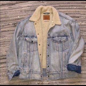 Levi’s oversized Sherpa denim jacket